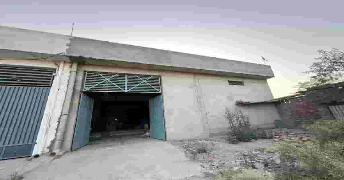 300 gaj factory sale in bajra ludhiana 84 lakhs